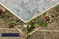 Coffee table with wrought iron and hand-painted roses - Detail