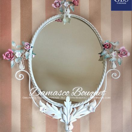Damasco Bouquet. Camera romantica. Specchio ovale. con rose