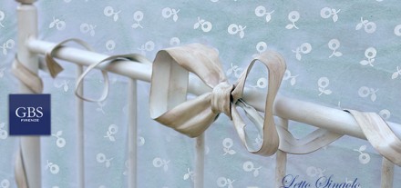 Fiocco e Nastri. Dettaglio della pediera. Letto Singolo