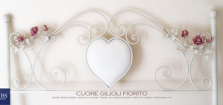 Letto Cuore Gilioli Fiorito. Testiera con rose. Ferro battuto. Colore bianco tempera. GBS Firenze. Made in Italy