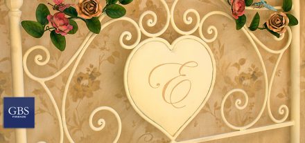 Letto Cuore con camelie e libellula. Country chic - Camera Romantica