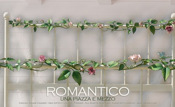 Letto Romantico con rose rampicanti. Letto in ferro battuto ad una piazza e mezzo.