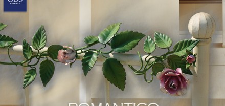Letto con Rose. Dettaglio della testata del letto ad una piazza e mezzo, con le rose, i bocci