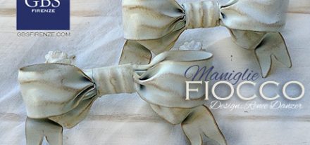 Maniglie e pomelli design Fiocco. Colori personalizzati. Facili da fissare ai cassetti e alle altre dell’armadio. Ferro battuto.