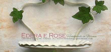 Accessori da bagno in ferro battuto. Portasapone da muro Edera e rose. Collezione Shabby romantico e country.